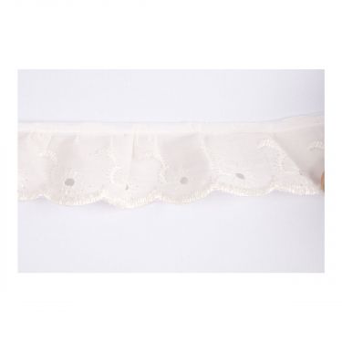 <strong>Broderie Anglais Frilled 35mm :: Cream</strong> <em>Essential Trimmings ET235-CRM</em>