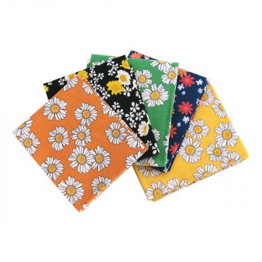 <strong>Daisies Themed Pack of 5 Cotton Fat Quarters</strong> <em>Sewing Online FA229</em>
