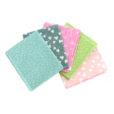 <strong>Hearts & Flowers Themed Pack of 5 Cotton Fat Quarters</strong> <em>Sewing Online FA230</em>