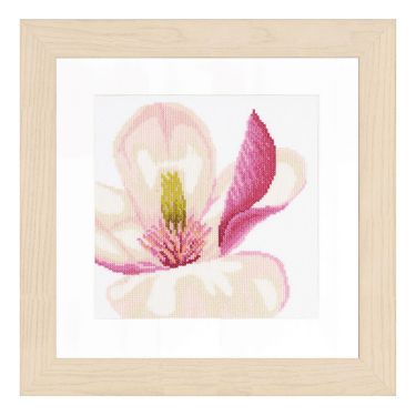 <strong>Counted Cross Stitch Kit: Magnolia Flower (Evenweave)</strong> <em>Lanarte PN-0008163</em>