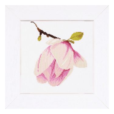 <strong>Counted Cross Stitch Kit: Magnolia Bud (Aida,W)</strong> <em>Lanarte PN-0008303</em>