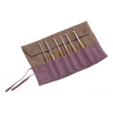 <strong>Pony Luxurious Fabric Gift Set: 6 Aluminium Crochet Hooks With Bamboo Handle</strong> <em>Pony P62439</em>