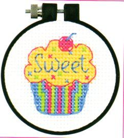 <strong>Cupcakes</strong> <em>Dimensions D72-73599</em>