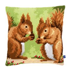 Cross Stitch Cushion: Nibbling Squirrels Vervaco PN-0155243