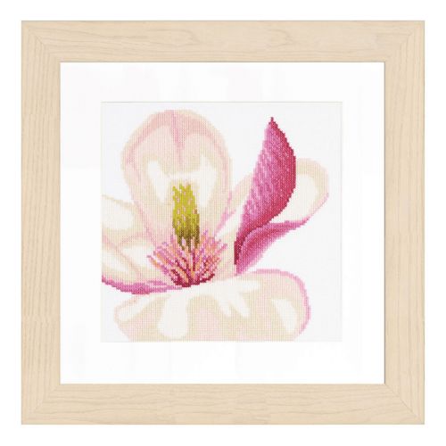 <strong>Counted Cross Stitch Kit: Magnolia Flower (Evenweave)</strong> <em>Lanarte PN-0008163</em>