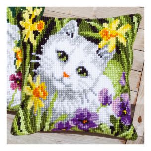 Cross Stitch Cushion: White Cat in Daffodils Vervaco PN-0147362